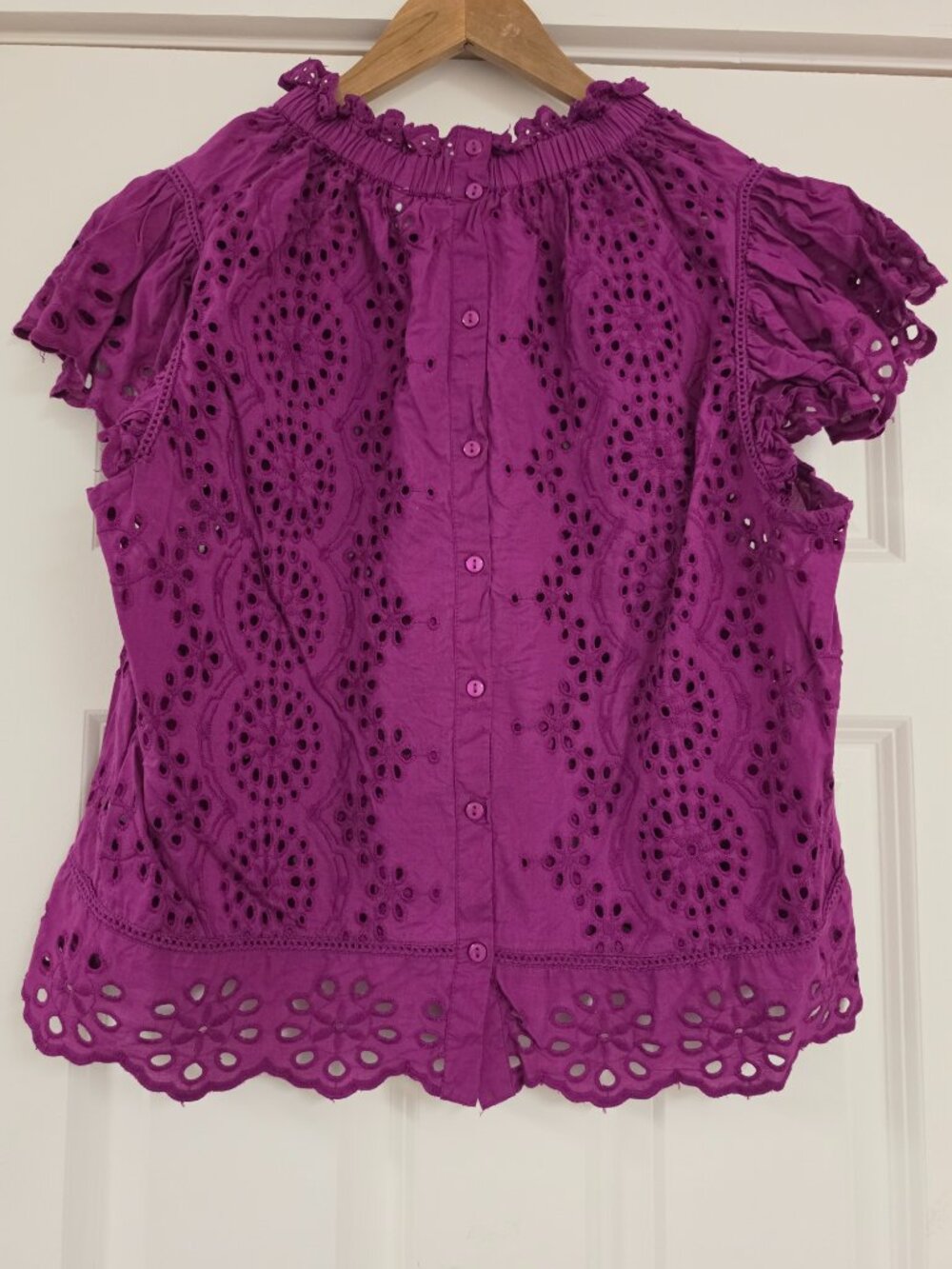 Jennifer & Grace short ruffled flutter sleeves eyelet Top, scalloped edges - Picture 3 of 7